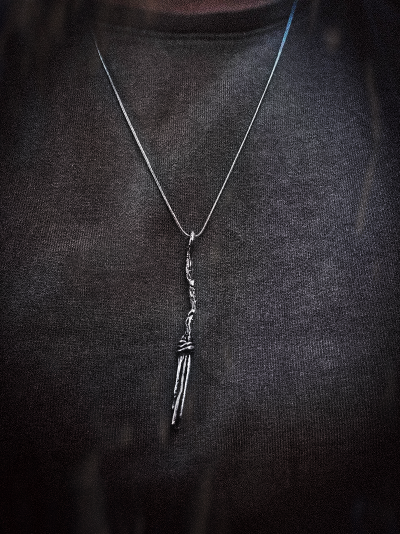 Dije Escoba - Hekau Jewelry