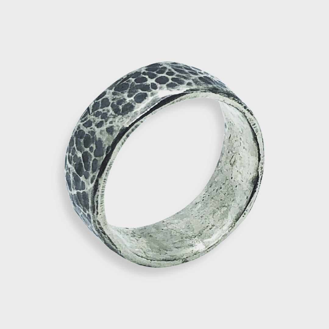 Anillo Banda Martillada - Hekau Jewelry